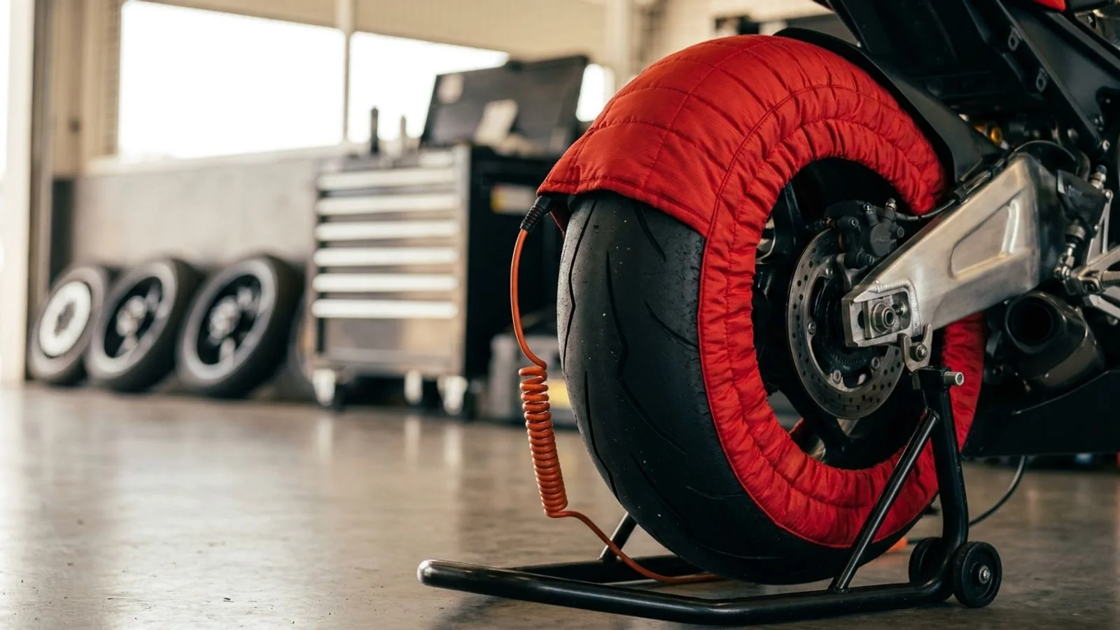 Pneus moto sport : gomme, pression et usure, ce qui compte vraiment